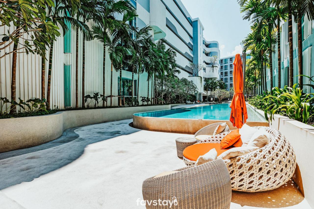 Favstay - The Base Downtown Phuket Bagian luar foto