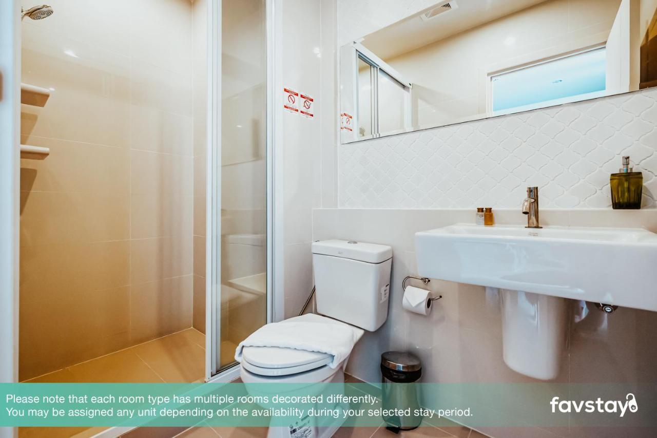 Favstay - The Base Downtown Phuket Bagian luar foto