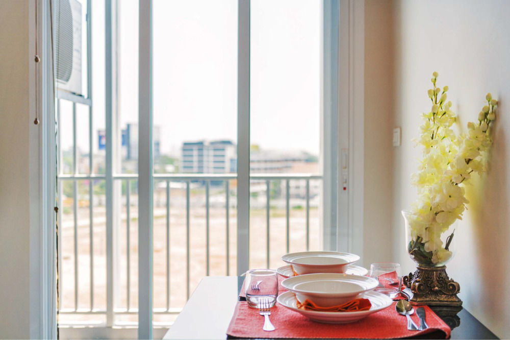 Favstay - The Base Downtown Phuket Bagian luar foto