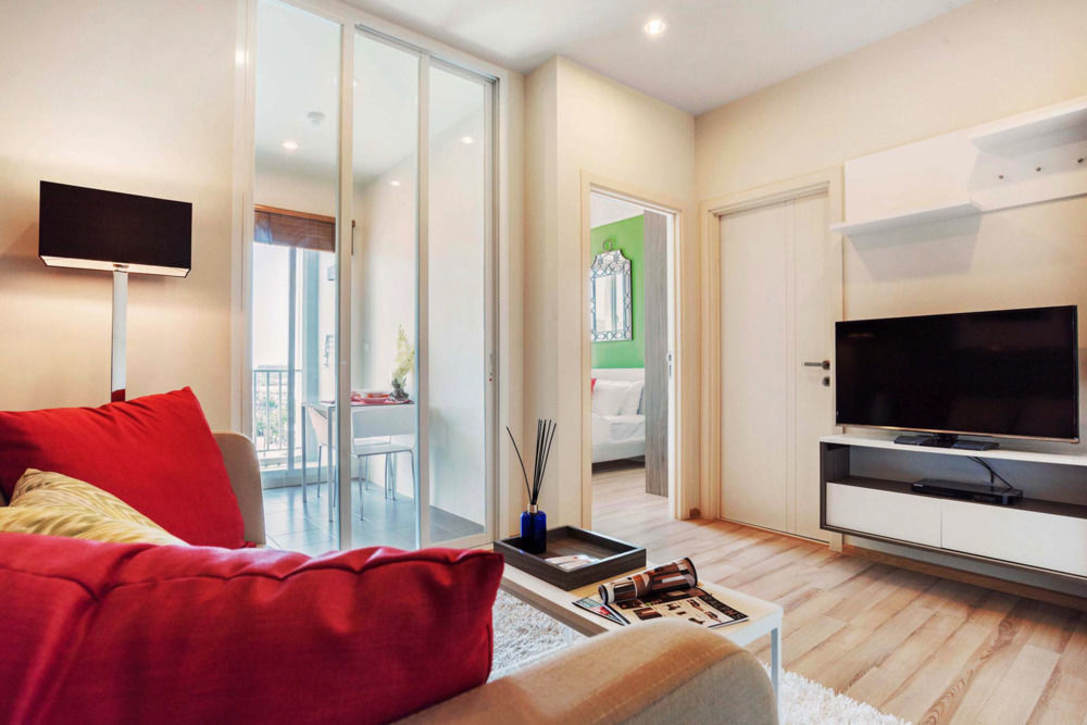 Favstay - The Base Downtown Phuket Bagian luar foto