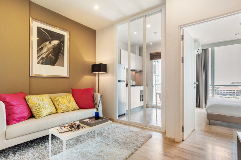 Favstay - The Base Downtown Phuket Bagian luar foto