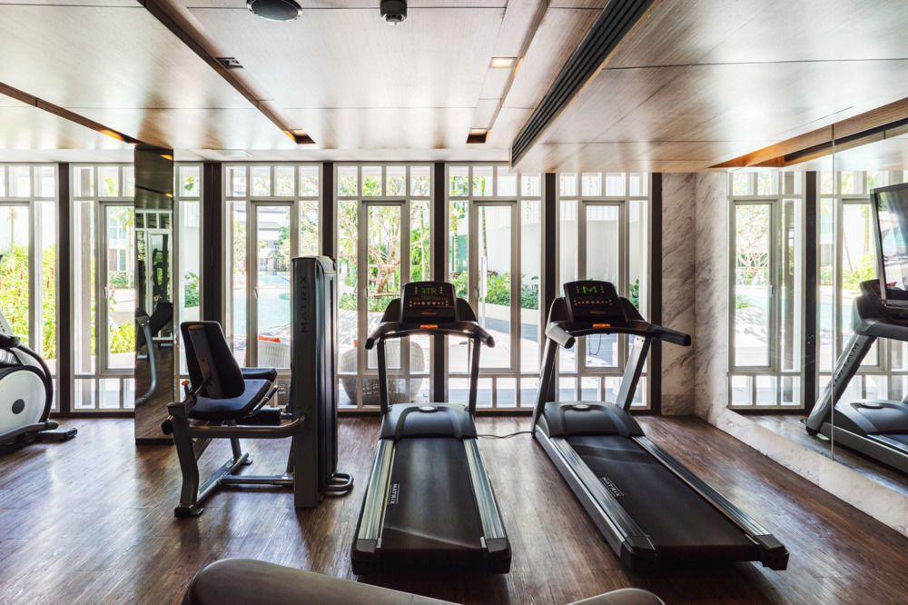 Favstay - The Base Downtown Phuket Bagian luar foto