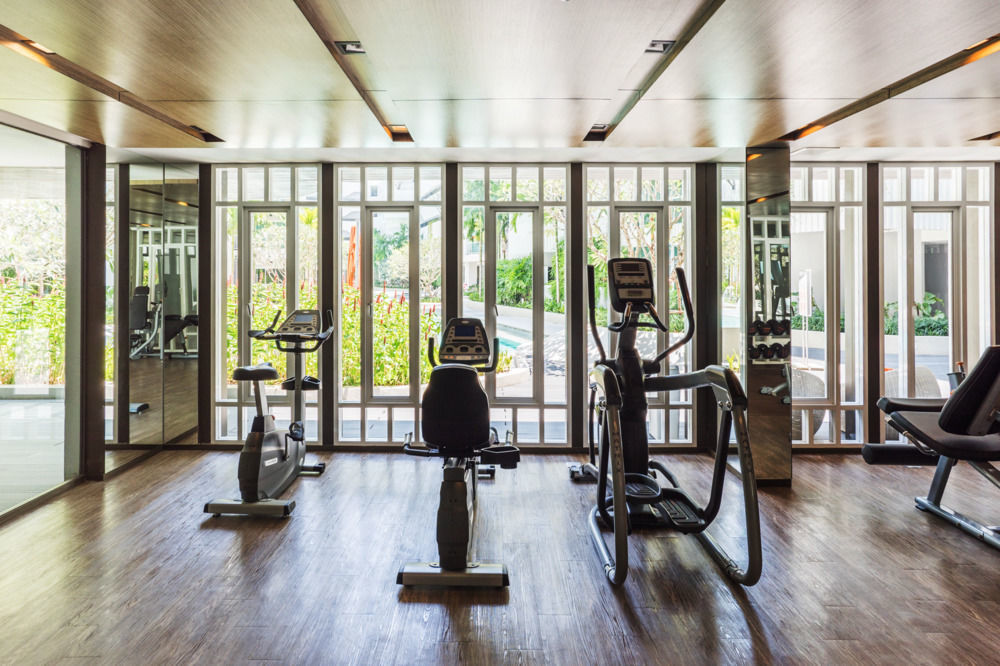 Favstay - The Base Downtown Phuket Bagian luar foto