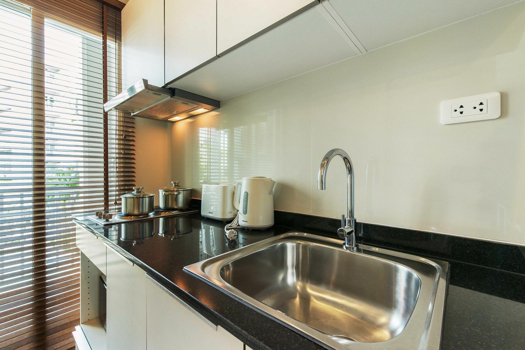 Favstay - The Base Downtown Phuket Bagian luar foto