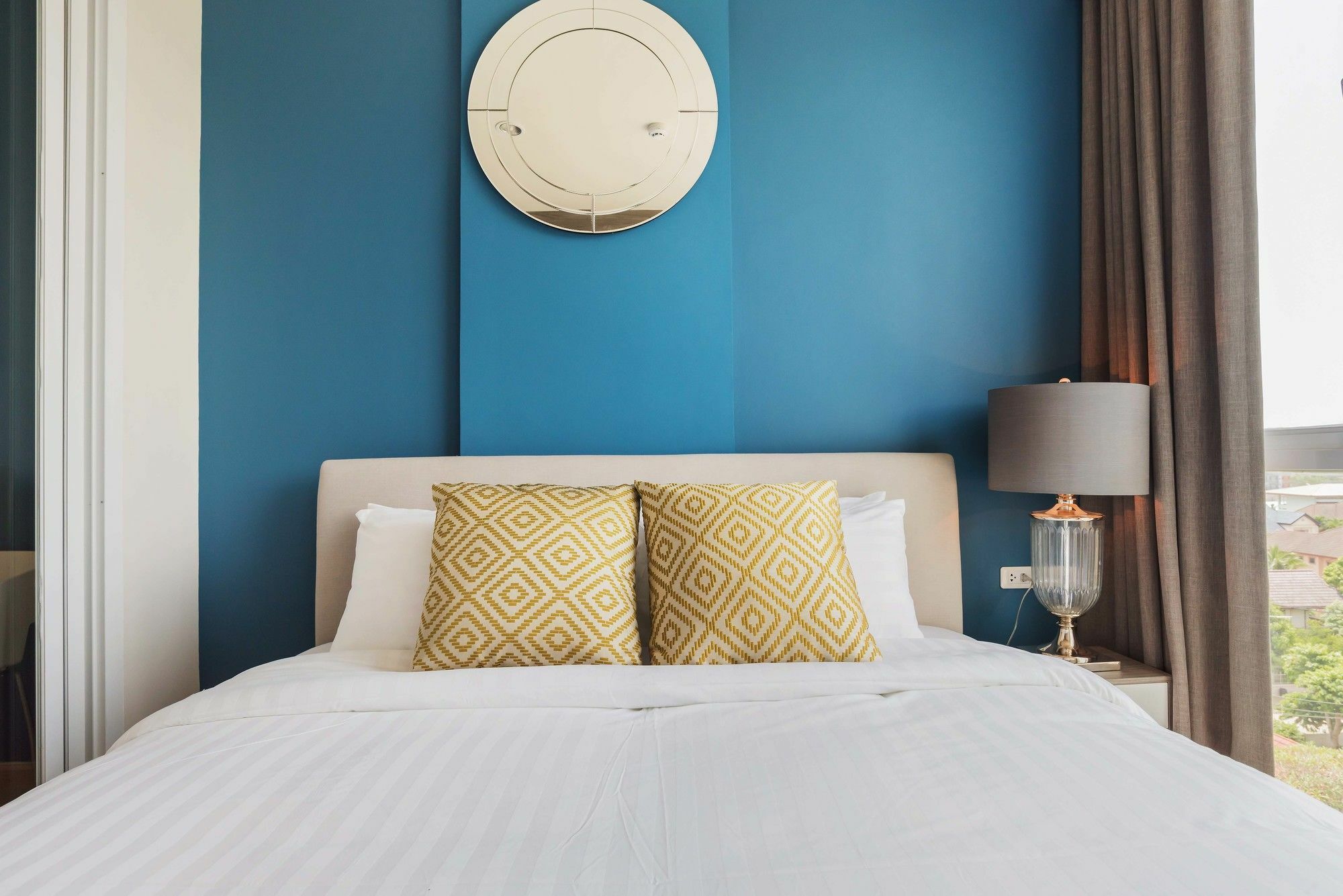Favstay - The Base Downtown Phuket Bagian luar foto