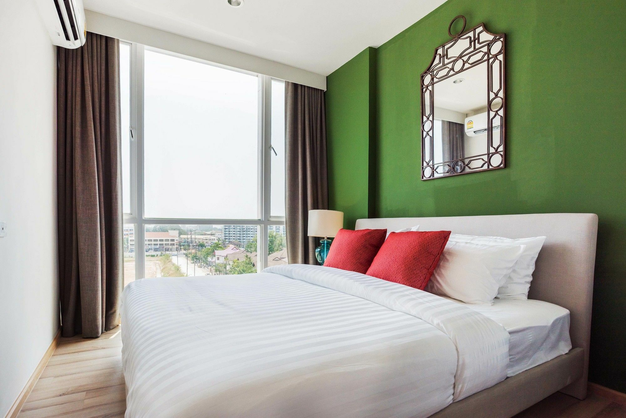 Favstay - The Base Downtown Phuket Bagian luar foto