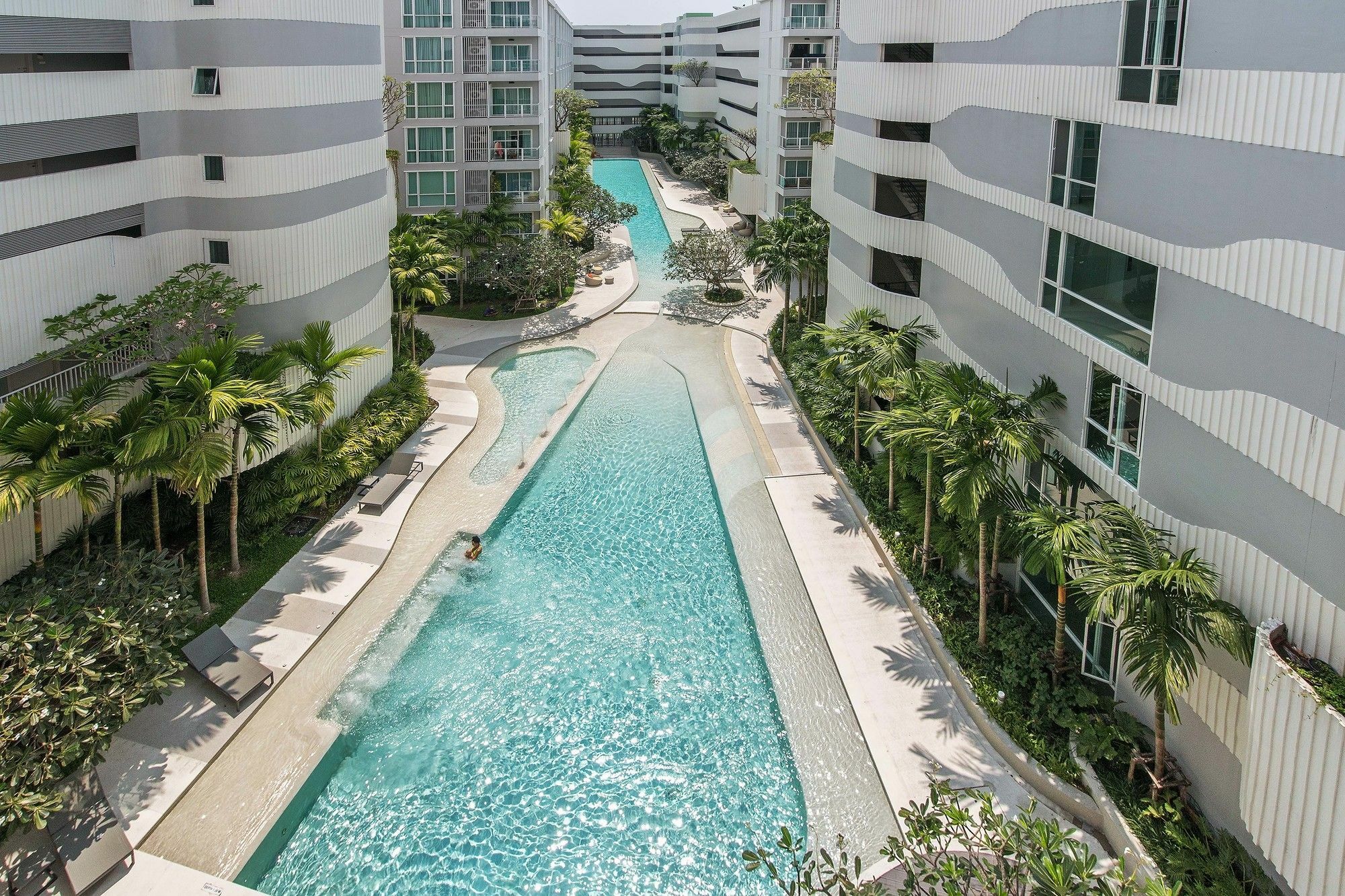 Favstay - The Base Downtown Phuket Bagian luar foto